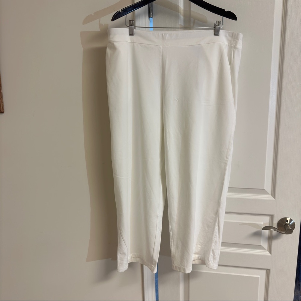 NWT Chico’s Weekend White Eyelet Wide Leg Capri Pants w/ pockets Size 4 (18-20) - Picture 3 of 14